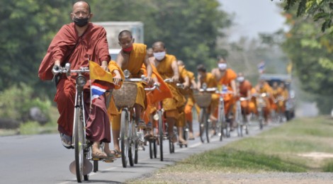 Monks On Cell Phones & The Real Thailand: Meditations on Place and Hostel Culture